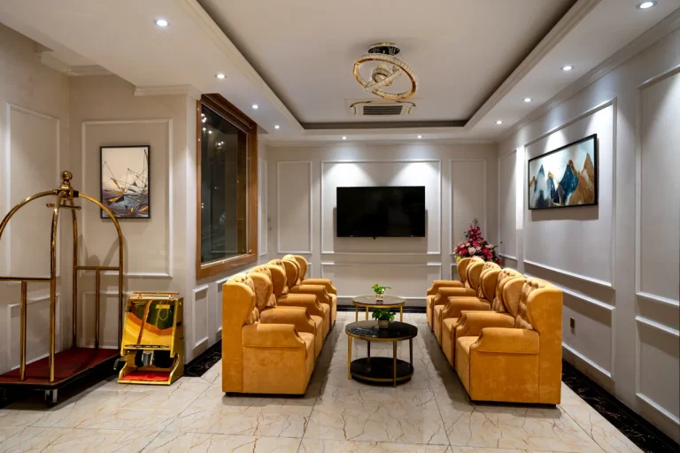 8 Ways Travel Technology Vendors Lose Deals Before the First Sales Call 2 Traveler using a tablet in a hotel lobby