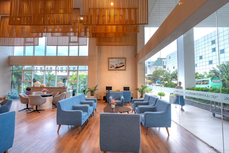 8 Ways Travel Technology Vendors Lose Deals Before the First Sales Call 1 Hotel reception desk with a computer used for guest check-in